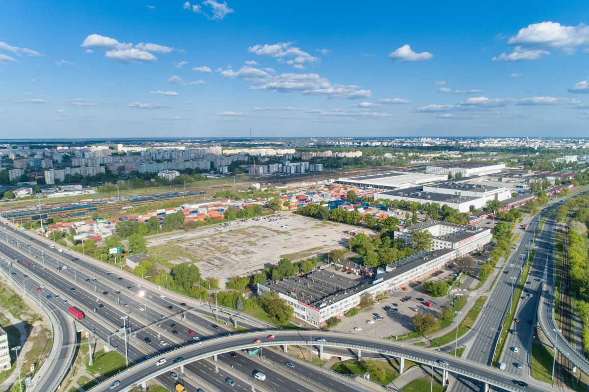 Okam wynajmuje kolejnym spółkom