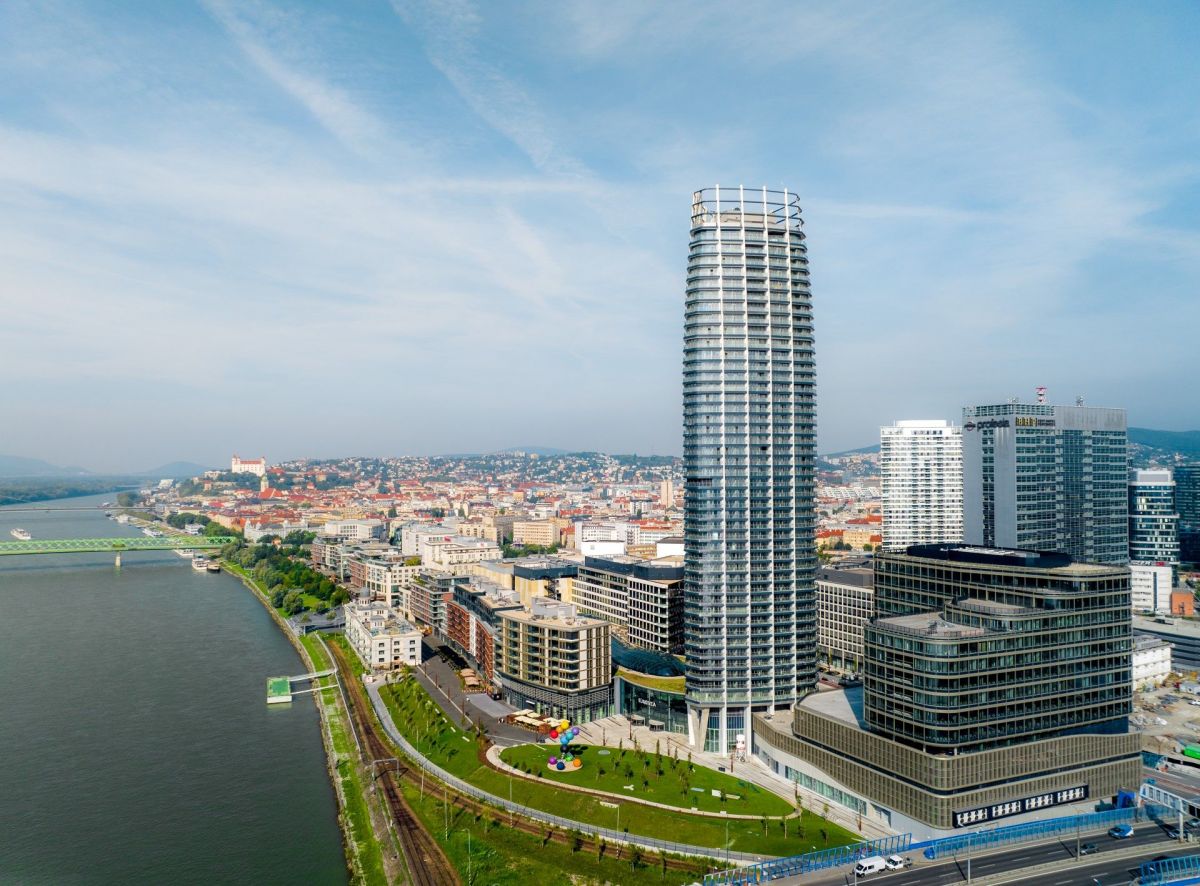 Najvyššia budova Slovenska je takmer hotová